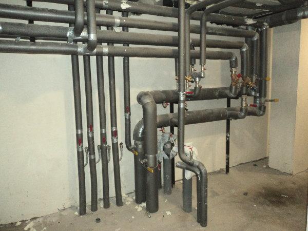 Распределительный узел системы отопления и водоснабжения
