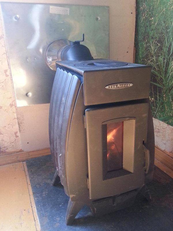 Дачная воздухогрейная печь и дымоход