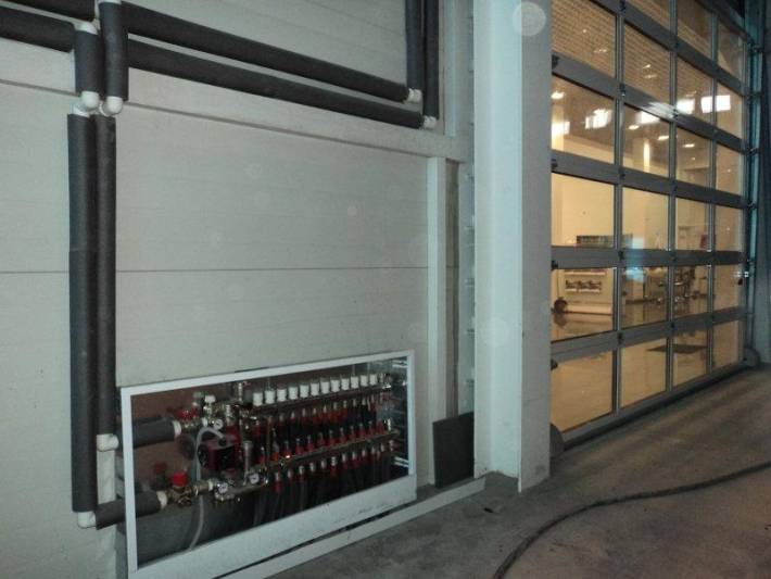 Автоцентр в Хабаровске. Коллекторный шкаф системы "телый пол".